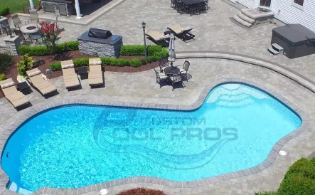 backyard-with-astonishing-gunite-pool-in-NJ